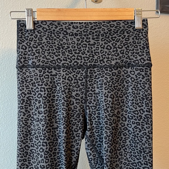 CAROVIA Women's Black/Grey Cheetah Print High Waisted Yoga Leggings Size Small - Picture 4 of 11